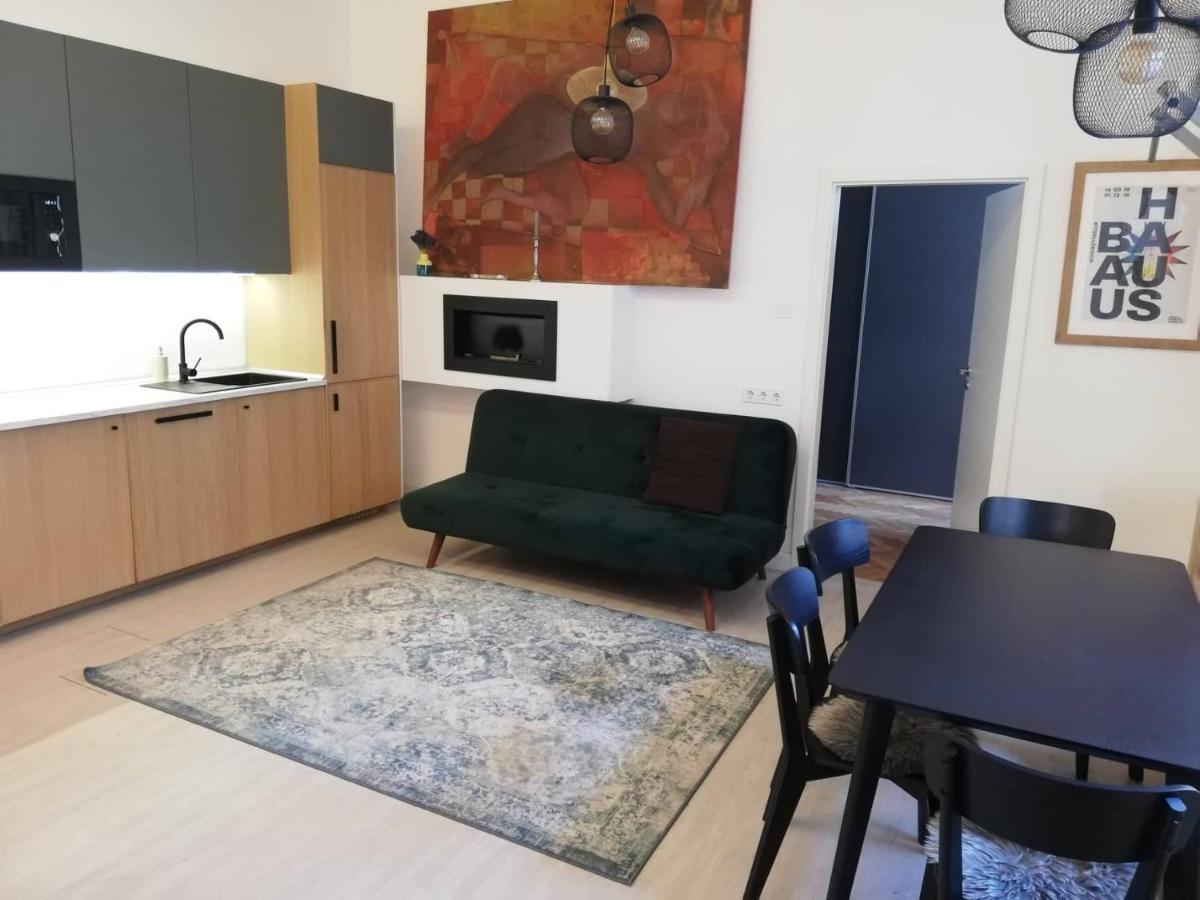 2 Bedroom Stylish Apartment In Buda Budapest Eksteriør bilde